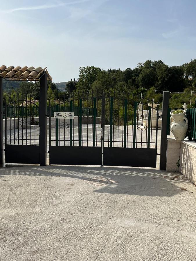 Villa Fiore - Piscina E Idromassaggio Itri Kültér fotó
